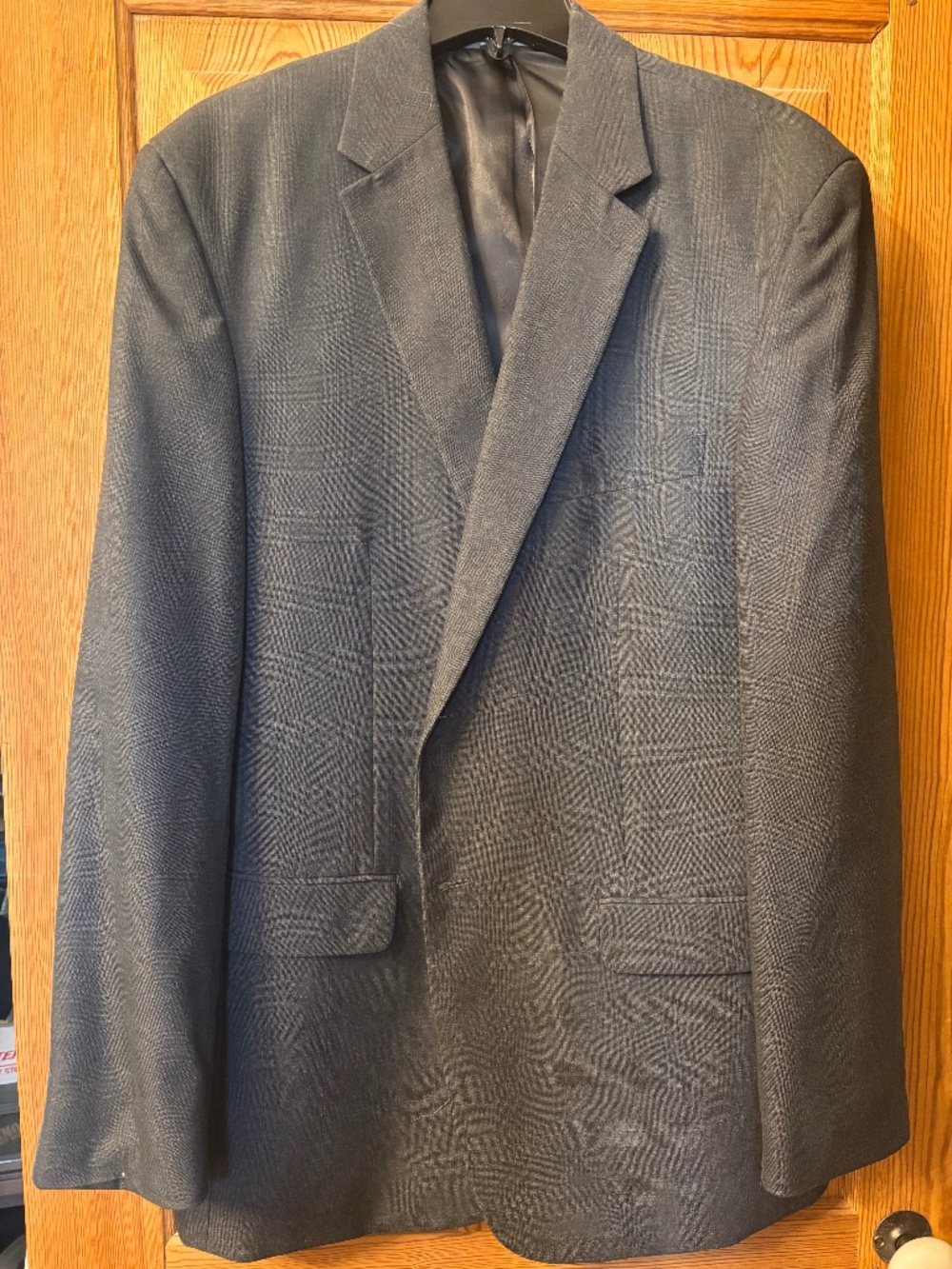 Men’s gray suit